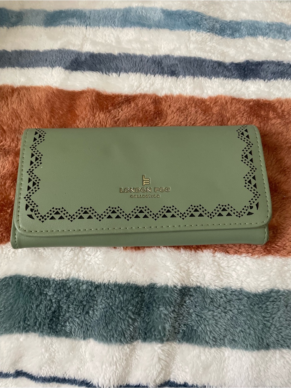 London Fog Green Laser-Cut Continental Wallet